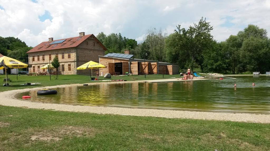 Rekreacni Areal Dvur Honetice Otel Dış mekan fotoğraf